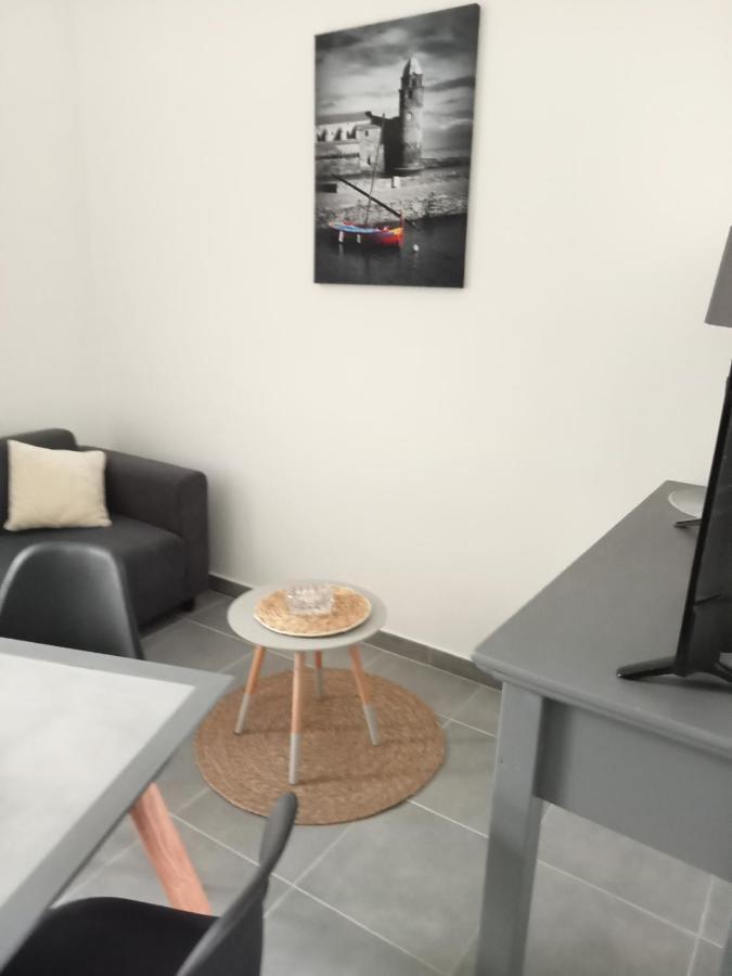 Chez Jean.Mi Apartment Millas Екстериор снимка